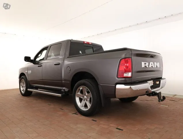 Ram 1500 Classic SLT 5.7 V8 Hemi 4x4 - 5- Paikkainen, Ratinlämmitin, Vetokoukku, Kattoluukku - Ilmainen kotiintoimitus Image 3