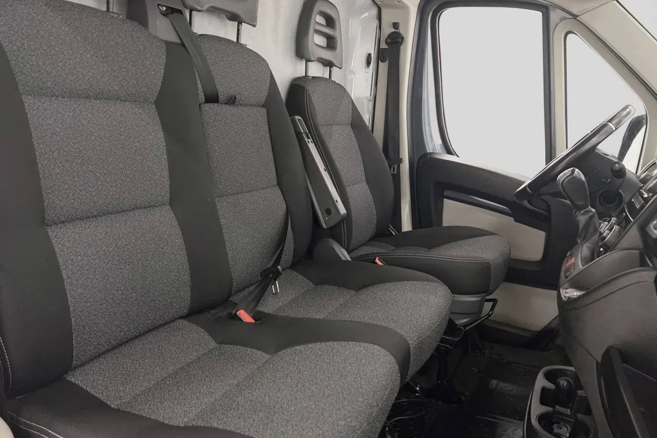 Renault Trafic Lång 114hk Värmare Dragkrok Takräcke Moms Image 3